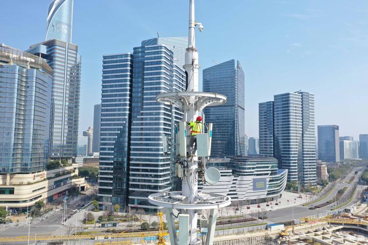 在PHP中构建动态API请求URL的实践